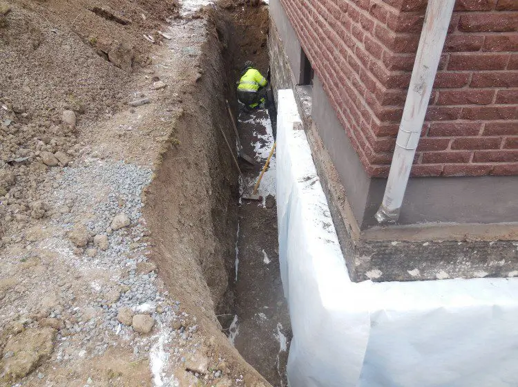 Dräneringsarbete på Hisingen i Göteborg - Mölnlycke Bygg och Mark utför grunddränering